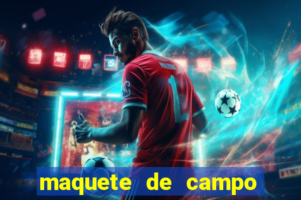 maquete de campo de futebol com material reciclavel